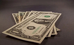 黄金出血不止，美指刷新逾38个月高位；核心问题若不解决，投资者只能争做“现金控”